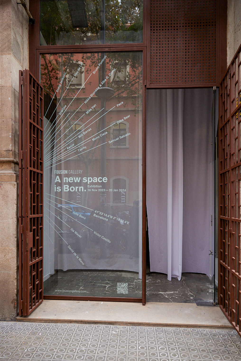 A new space is born – Comerç 15-B – Vinyl on window