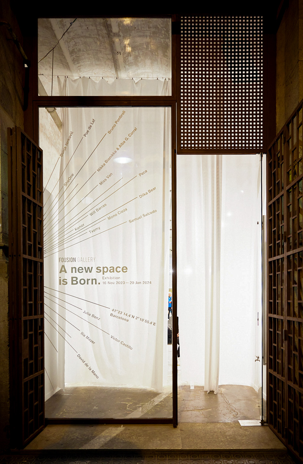 A new space is born – Comerç 15-B – Vinyl on window